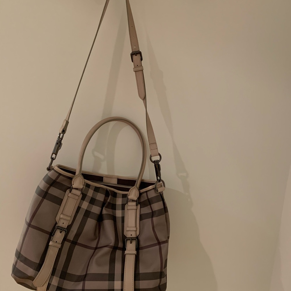 Large shoulder bag and can change into tote bag. - Picture 2 of 2